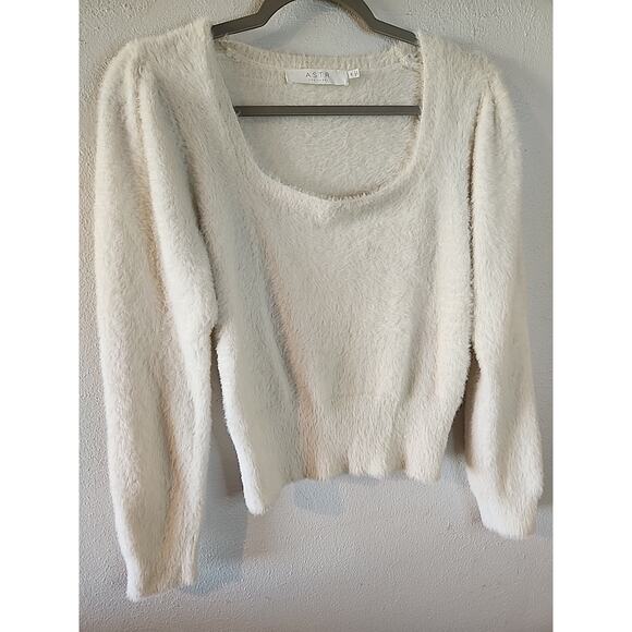 ASTR The Label Womens Fuzzy Knit Sweater Crop Top Long Sleeve White Medium Fall - Picture 2 of 4